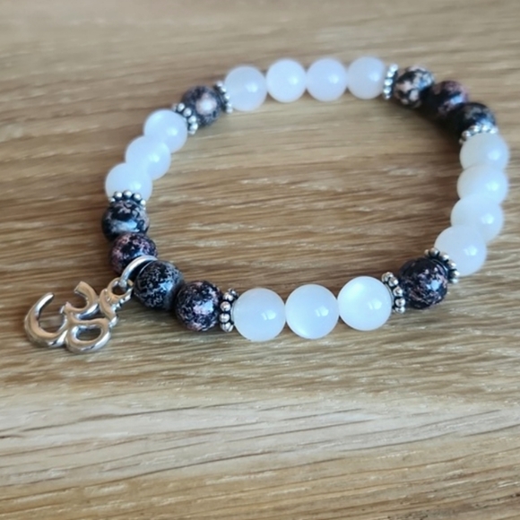 Moonstone & Mexican Red Snowflake Obsidian Beads Bracelet, Stretch Hand Crafted - Picture 4 of 9